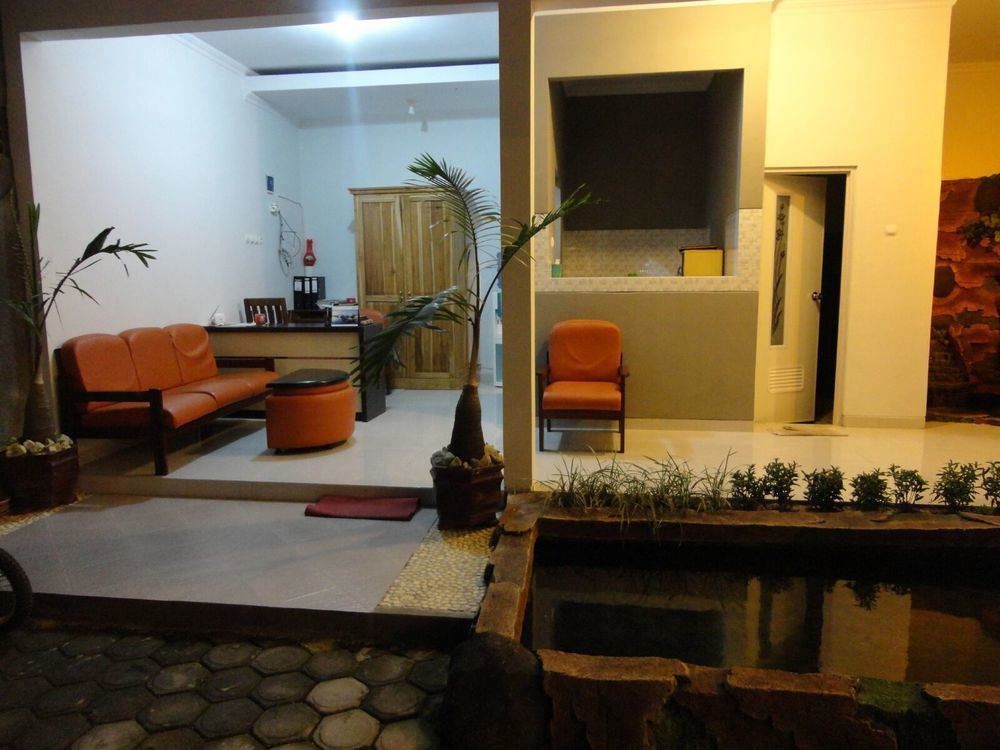 Pendowo Huis Guest House Yogyakarta Exterior photo