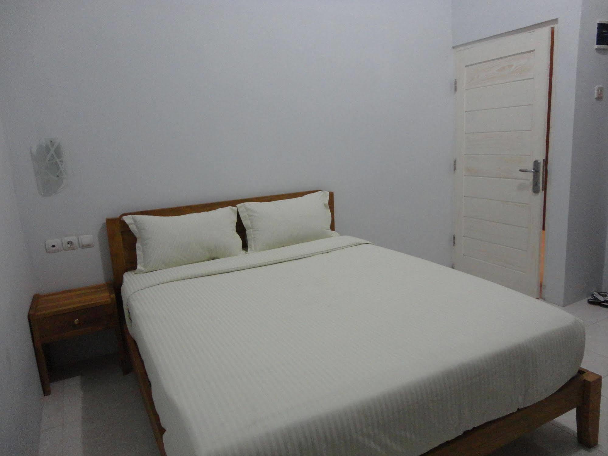 Pendowo Huis Guest House Yogyakarta Exterior photo